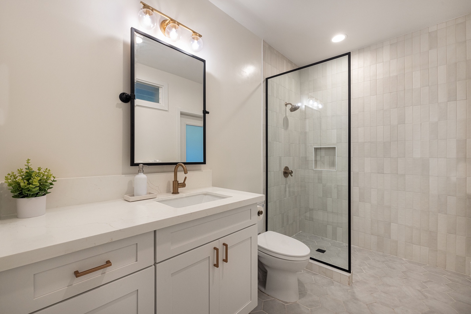 Kailua Vacation Rentals, Na Makana Villa - Guest Bedroom 3 ensuite with single vanity and walk-in shower