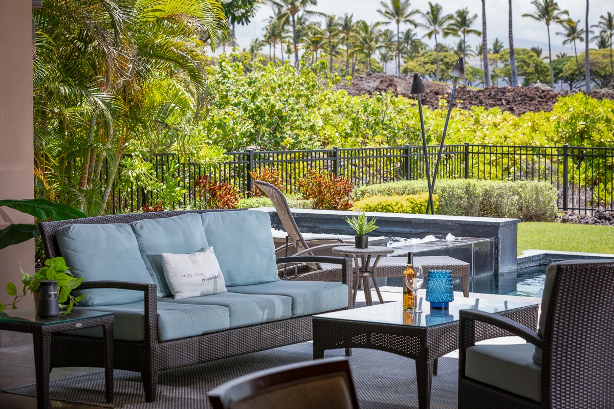 Kamuela Vacation Rentals, Laule'a at the Mauna Lani Resort #11 - Lanai lounge with scenic views