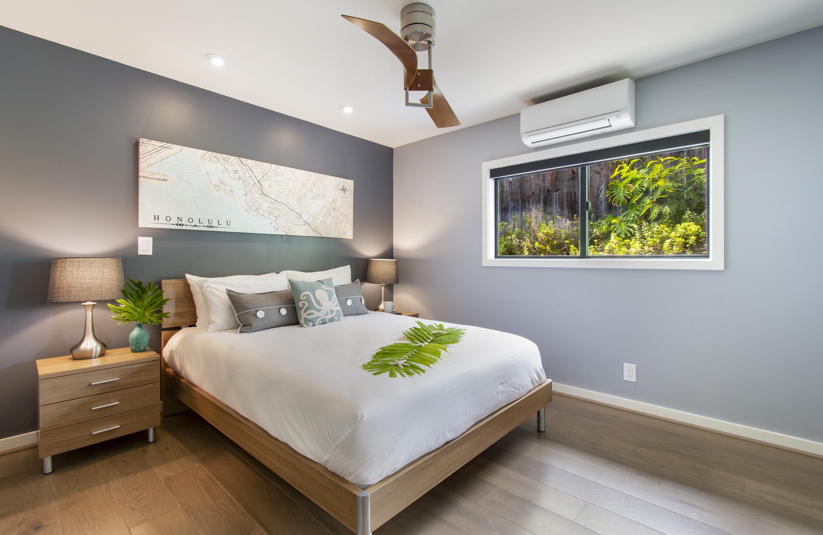 Honolulu Vacation Rentals, Aloha Nalu - Third bedroom oasis: rest easy in a plush queen bed.