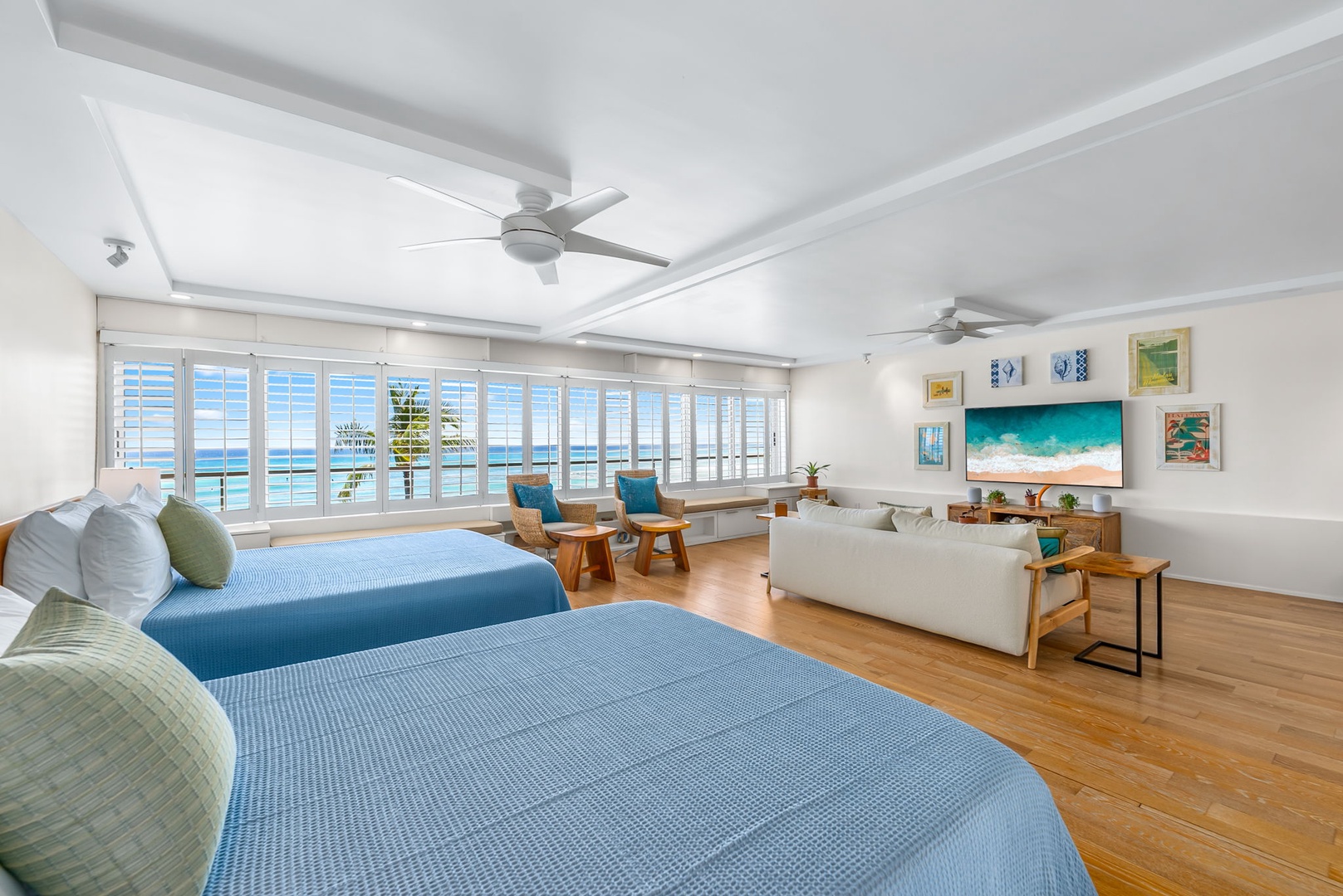 Honolulu Vacation Rentals, Colony Surf Luxe - A peaceful retreat awaits—enjoy coastal charm, soft lighting, and comfort after a day exploring Diamond Head and Waikiki’s shops.