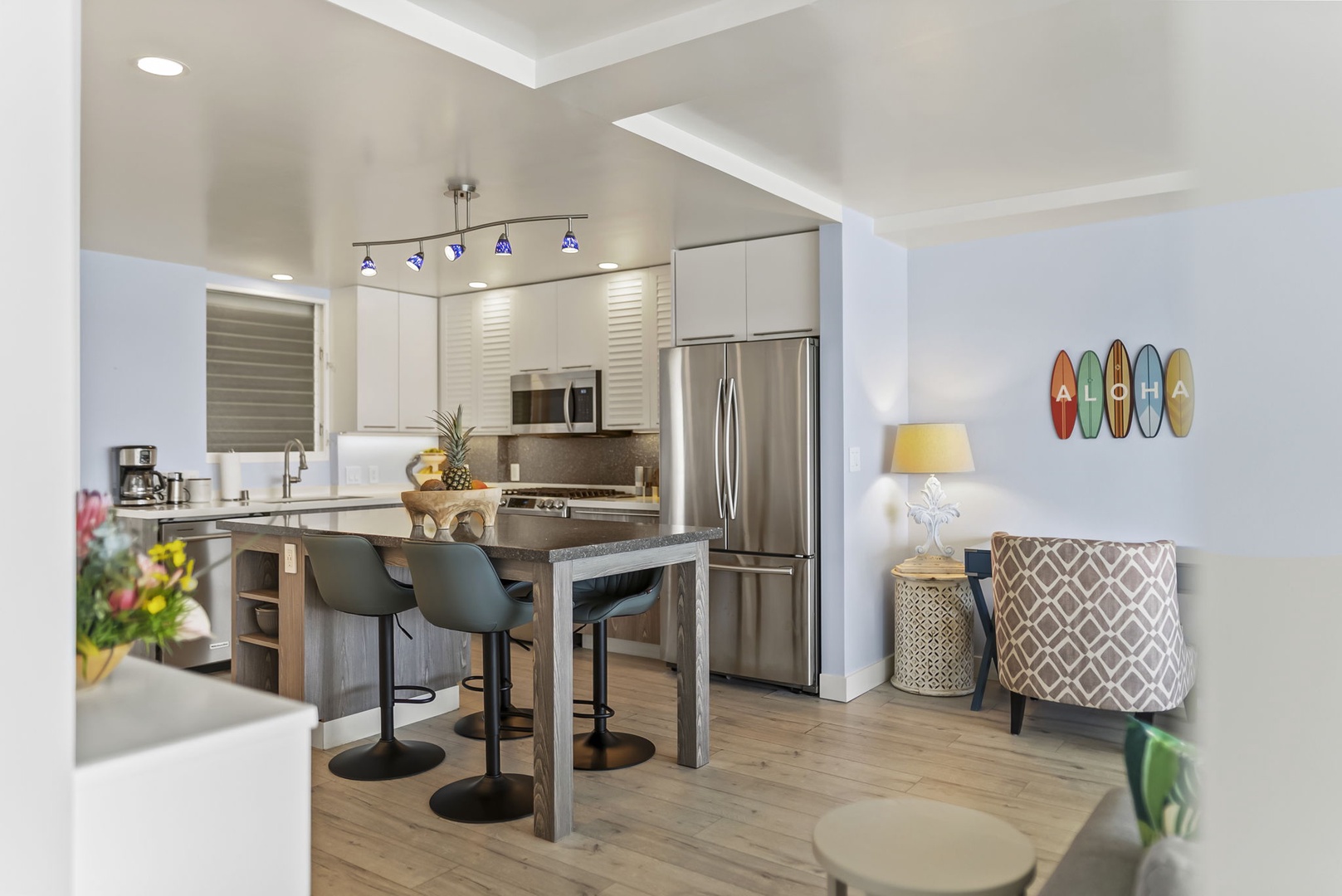 Honolulu Vacation Rentals, Kaimana Tides at Colony Surf - Your modern kitchen features sleek appliances, spacious island seating, and stylish finishes perfect for cooking memorable meals together.