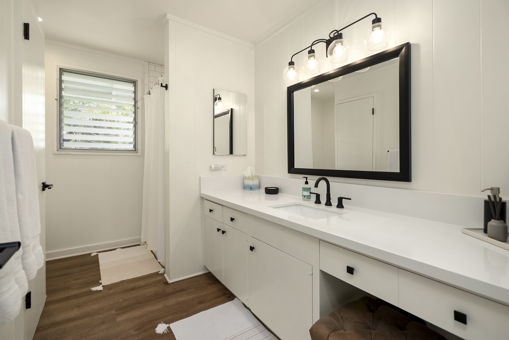 Honolulu Vacation Rentals, Honolulu Beachfront Retreat - Bathroom with a wide double vanity and stylish finishes.