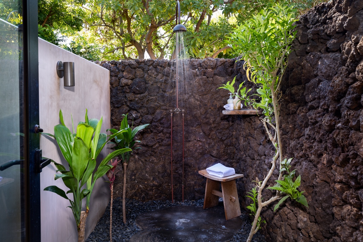 Kamuela Vacation Rentals, Artevilla- Hawaii* - Experience the tranquility of an open-air shower garden