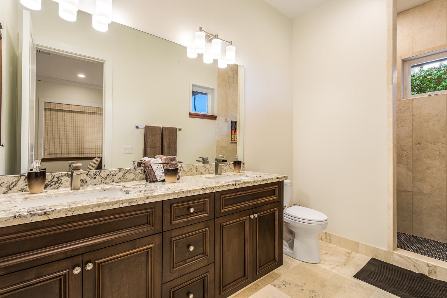 Kailua Kona Vacation Rentals, Ohana le'ale'a - Second primary ensuite with dual vanity