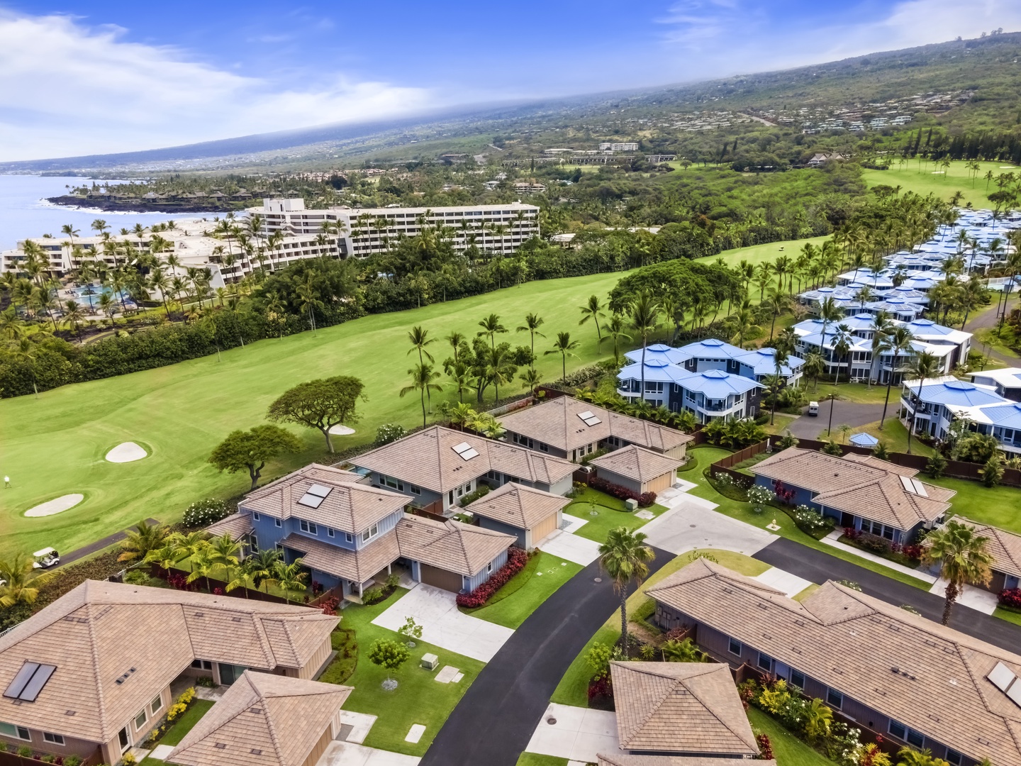 Kailua Kona Vacation Rentals, Holua Kai #27 - Fairways thread between the homes down to the shoreline and the open ocean.