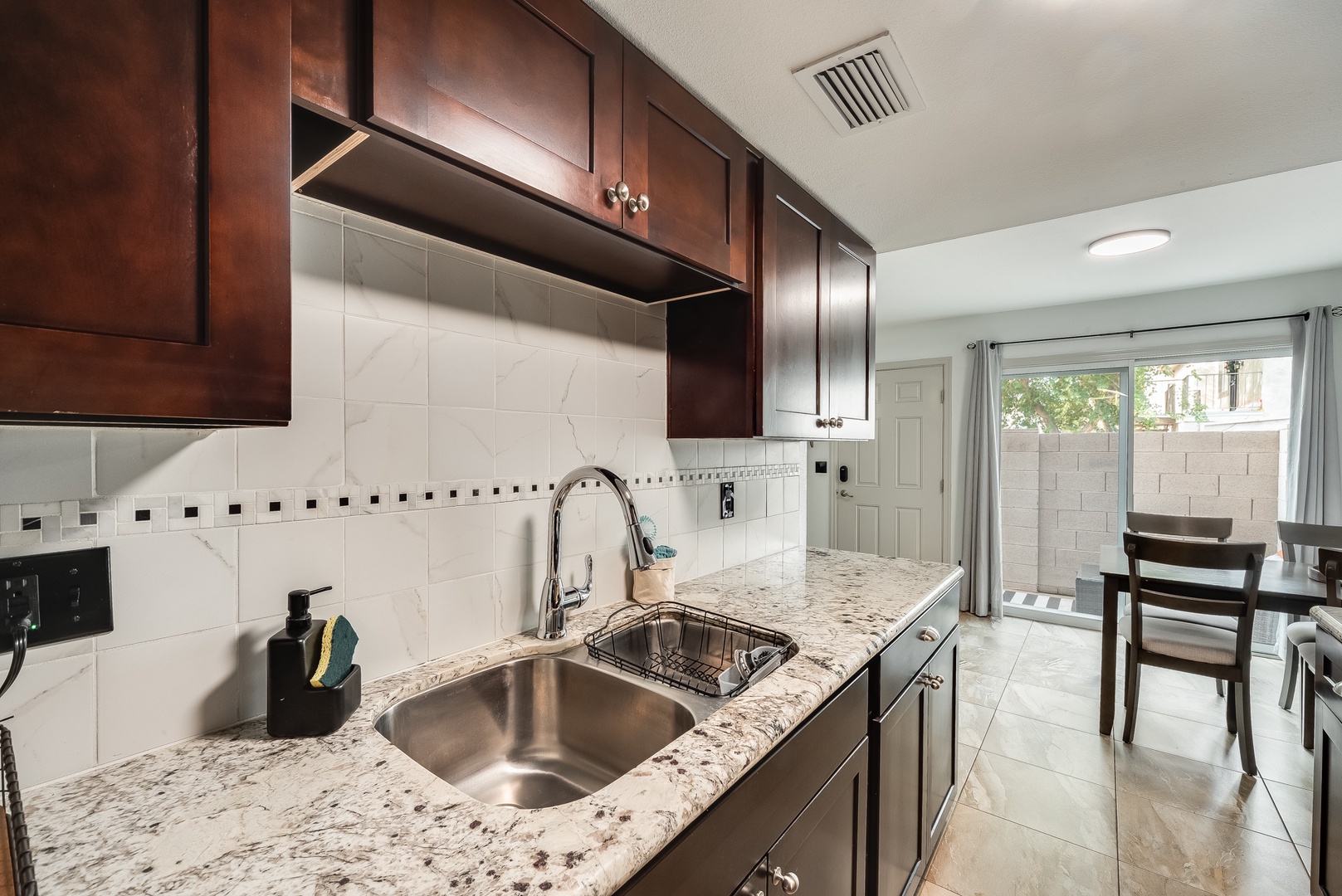 Scottsdale Vacation Rentals, Stay at the Roosevelt - Double sink