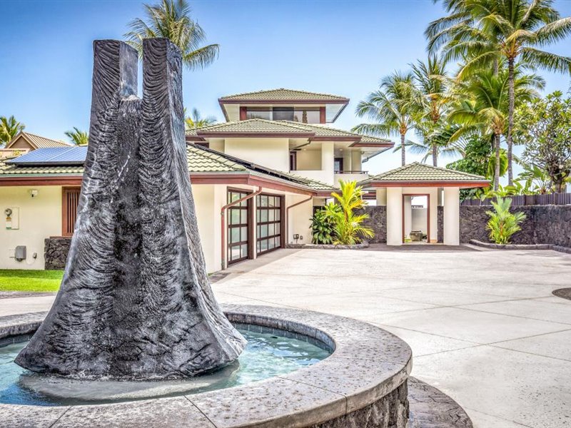 Kailua Kona Vacation Rentals, Blue Water - Rich heritage embodied with the Hawaiian Poi Pounder fountain!