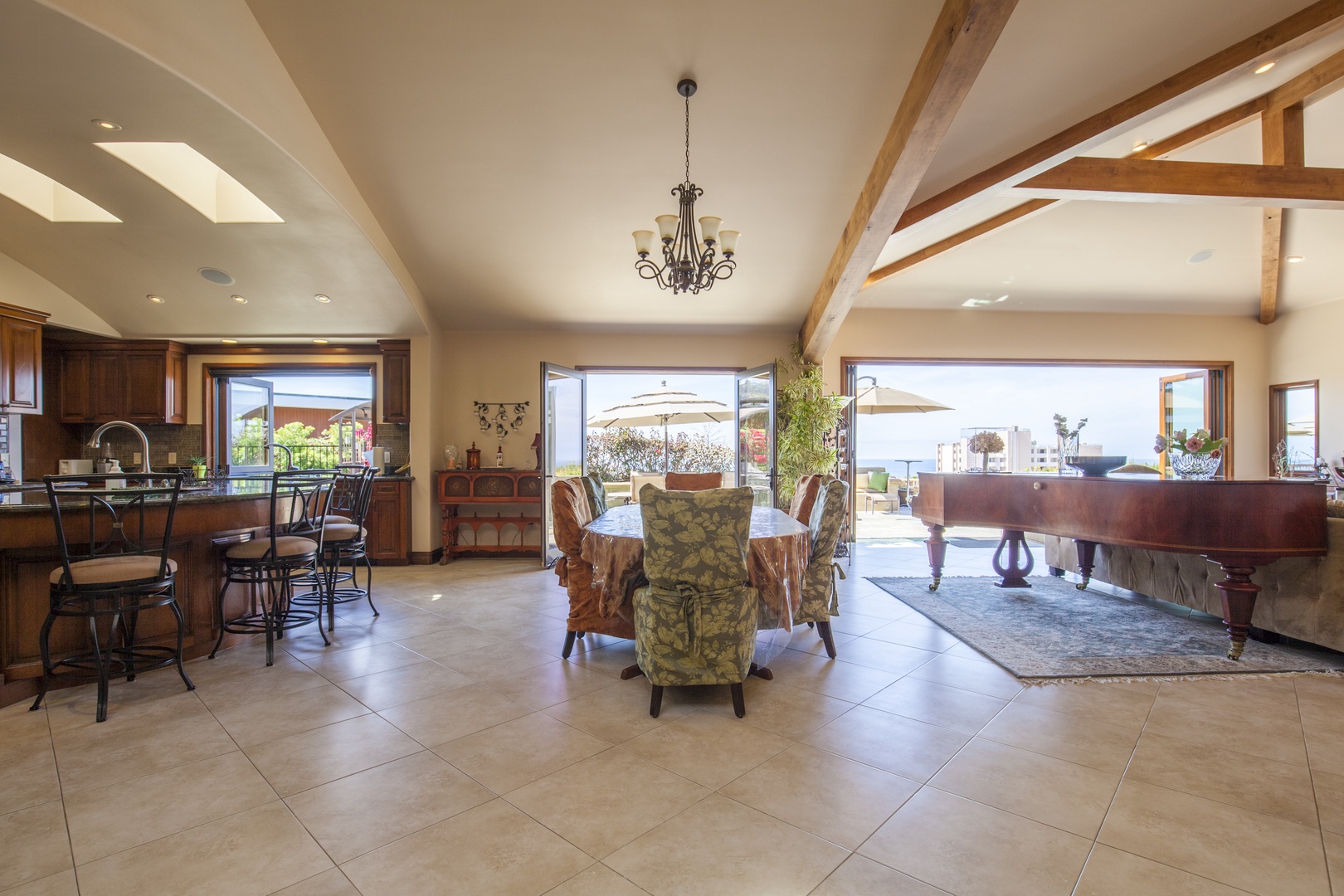 La Jolla Vacation Rentals, Jewel Above La Jolla Shores - There?s ample space in the great room between areas