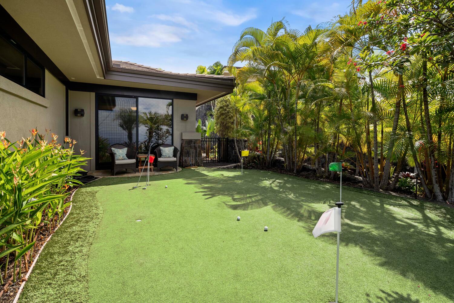 Kailua Kona Vacation Rentals, Island Oasis - Perfect your swing and aim on our pristine green putting area, where golf dreams take shape.