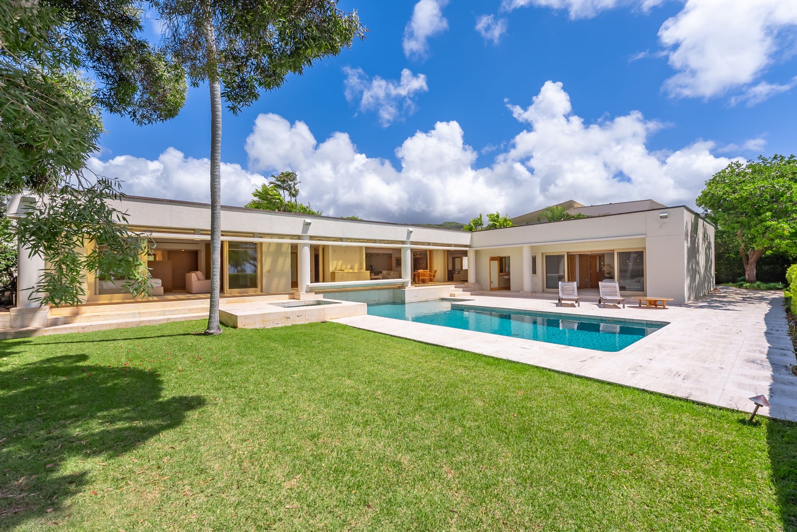 Honolulu Vacation Rentals, Luxury Golf Course Retreat in Kahala - 1077 Waiholo* - 