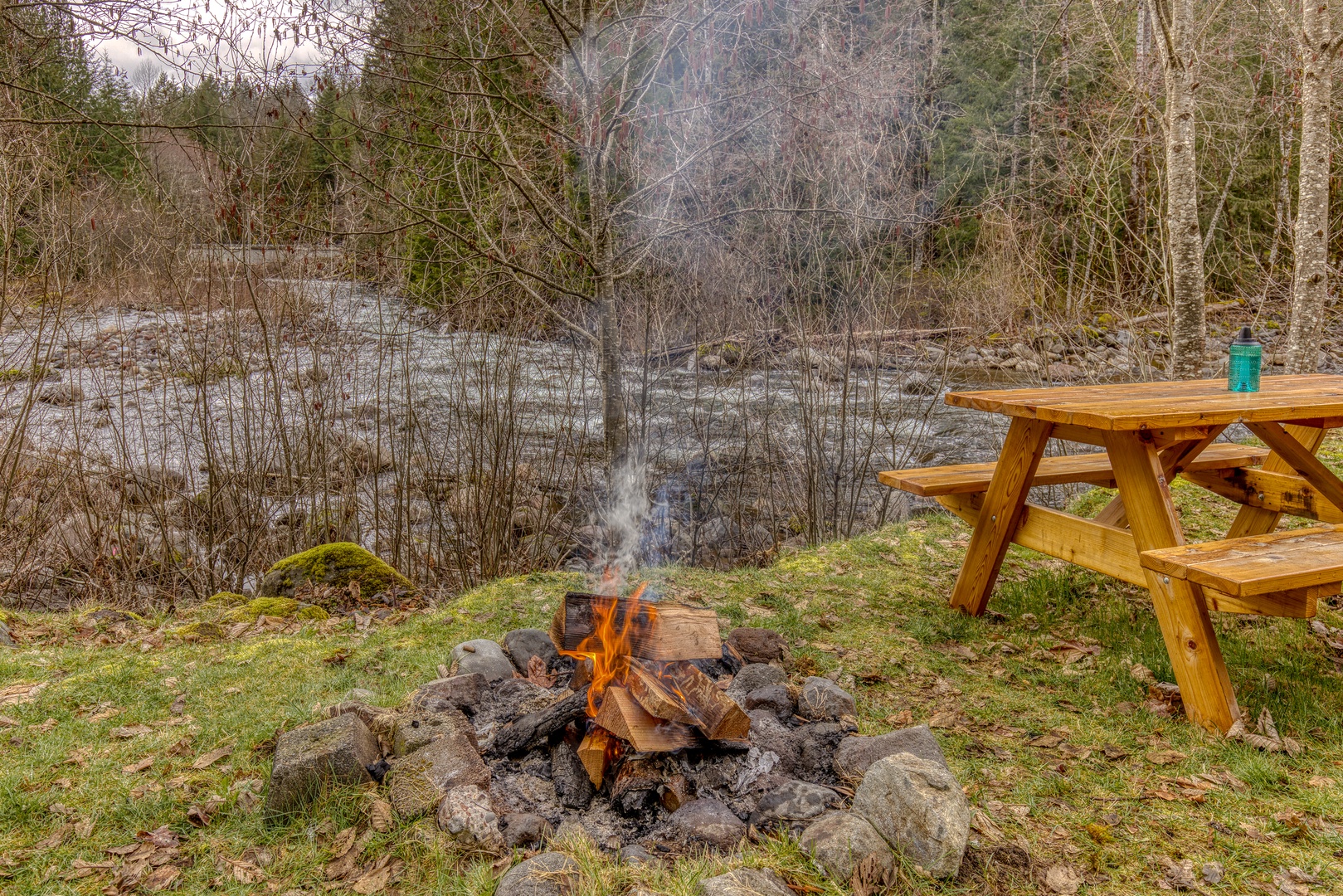 Rhododendron Vacation Rentals, Riverbend Cabin #2 - 