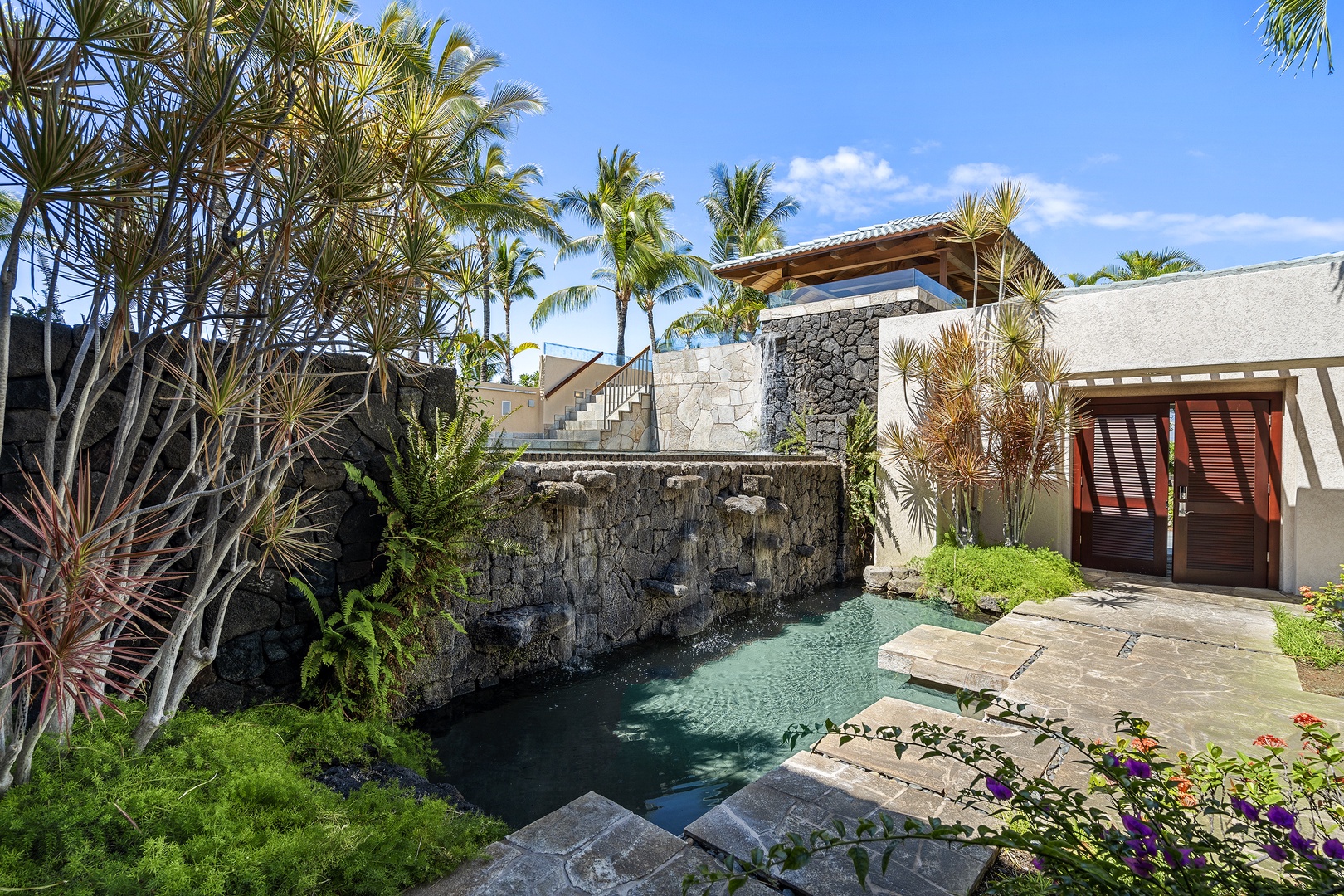 Kamuela Vacation Rentals, Champion Ridge #35 - Downstairs courtyard showcasing the unique fountain