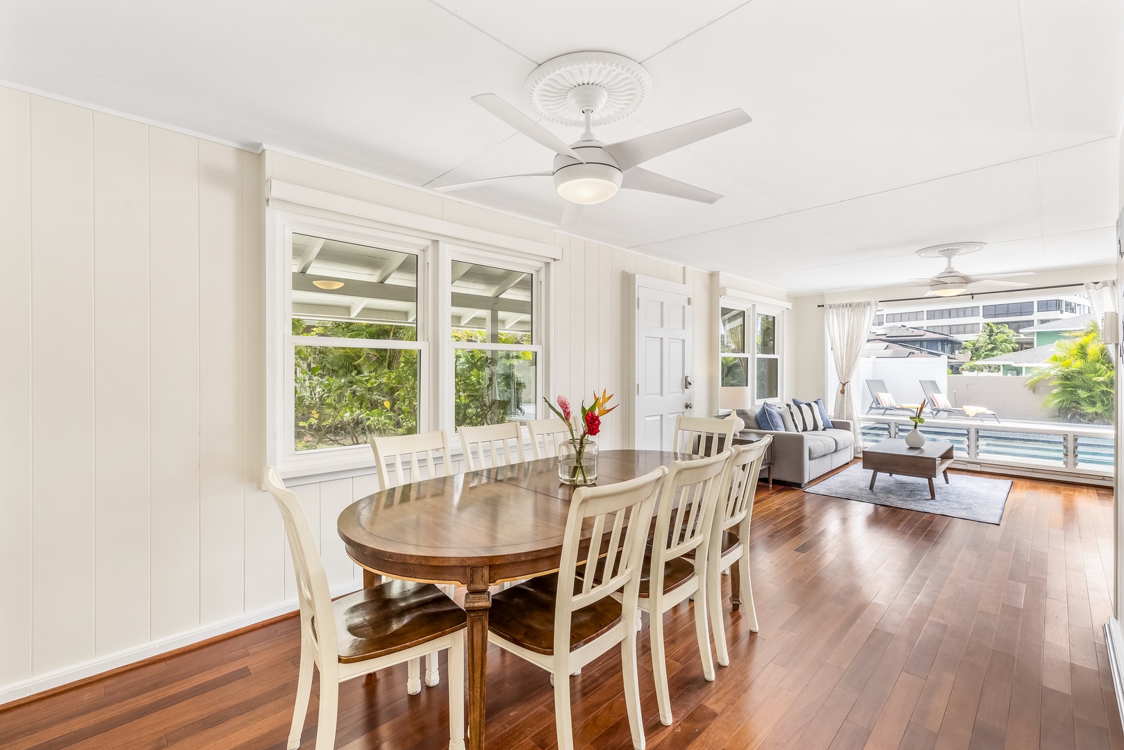 Honolulu Vacation Rentals, Kahala Cottage - Enjoy your meals on the dining area.