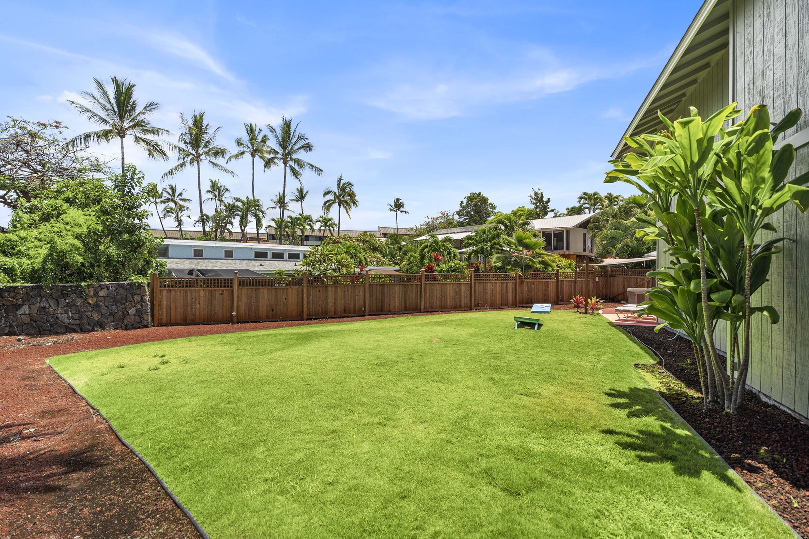 Kailua Kona Vacation Rentals, Hale A Kai - Blue skies and green grass what more could you ask for!