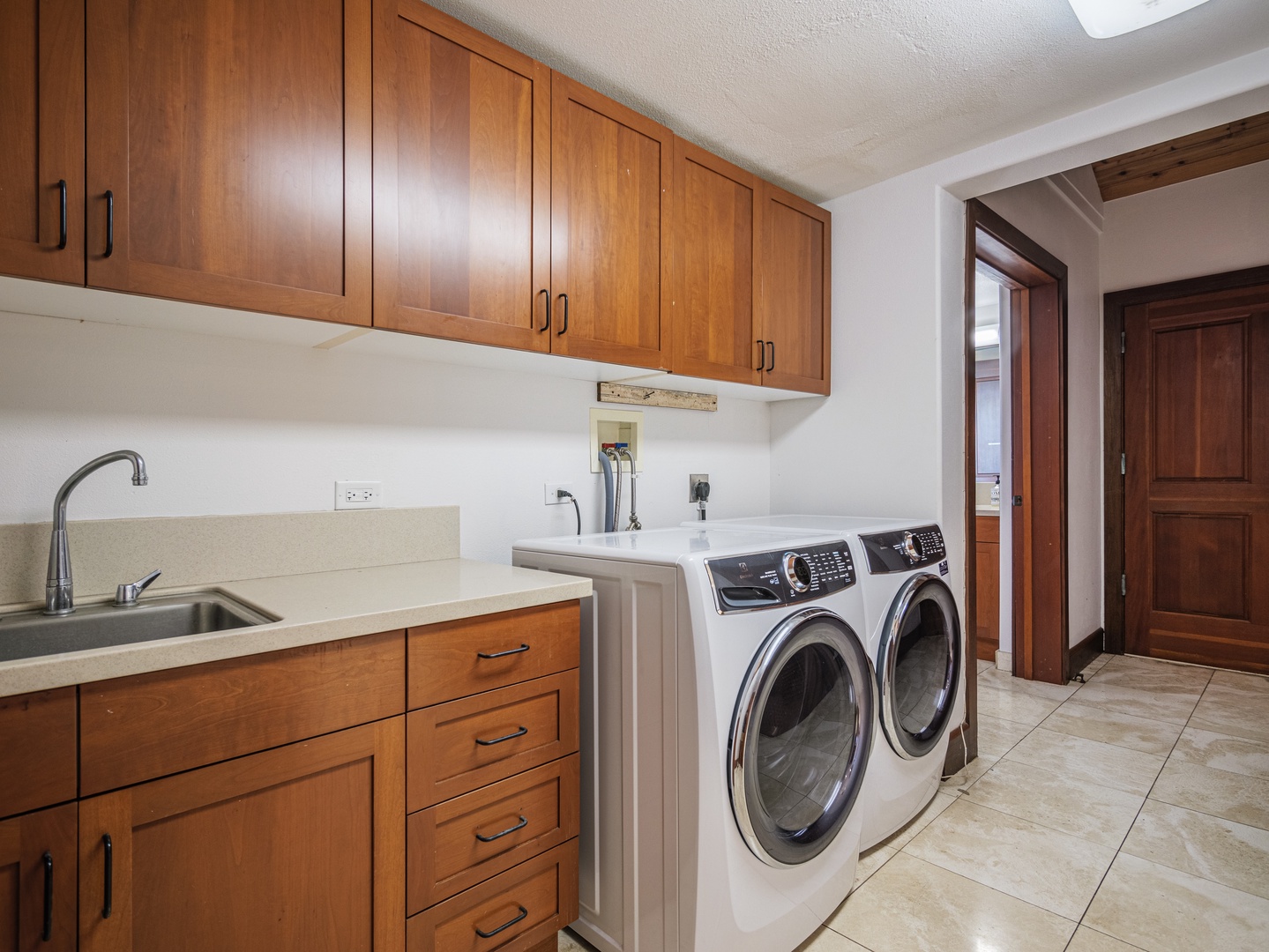 Waianae Vacation Rentals, Konishiki Beachhouse - In-unit washer/dryer in the laundry room.