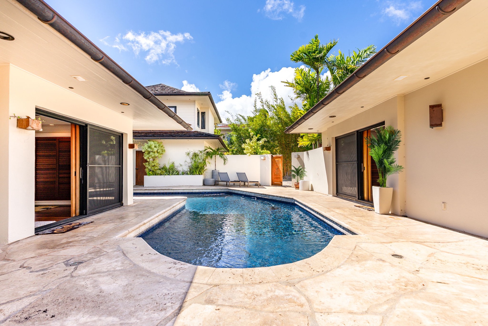 Honolulu Vacation Rentals, Honolulu Lagoonfront Villa - Your private oasis—central pool courtyard designed for ultimate relaxation, surrounded by lush suites and breezeways.