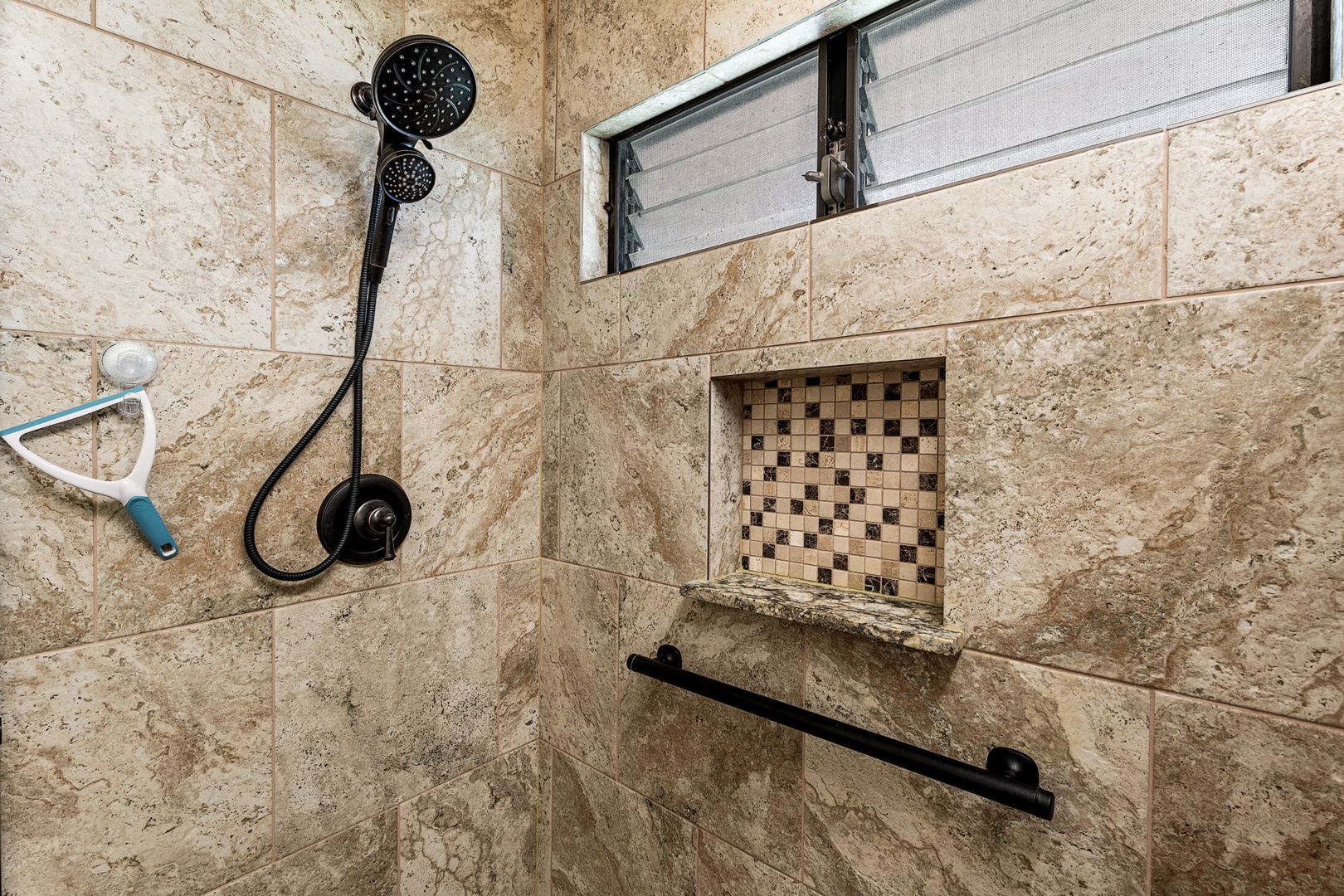 Kailua Kona Vacation Rentals, Kanaloa at Kona 1606 - Stone tile and a built-in niche, the kind of detail you notice on day one.