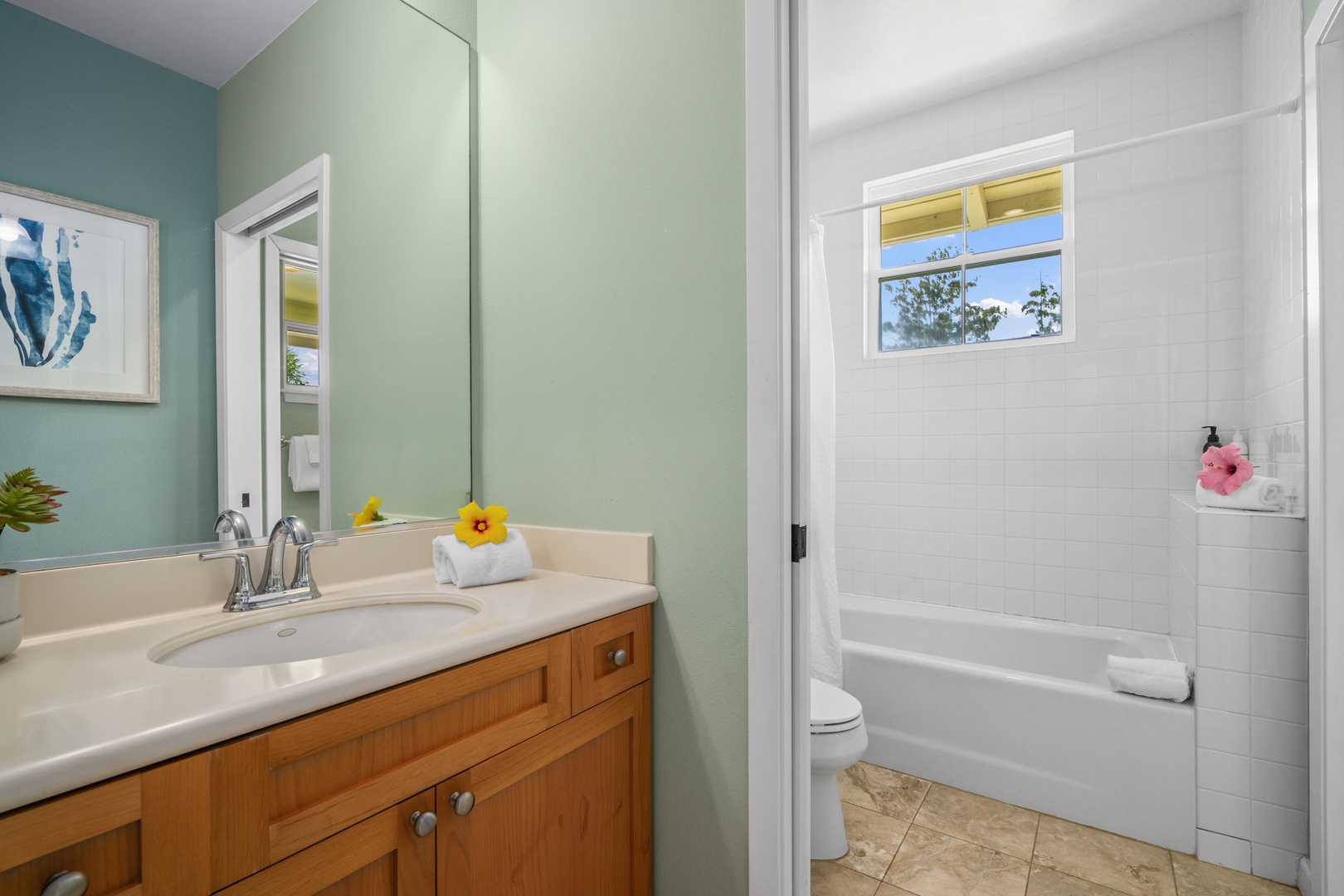 Princeville Vacation Rentals, Kaimana Villa - Your bright bathroom features fresh tropical touches and a relaxing tub for unwinding after island adventures.