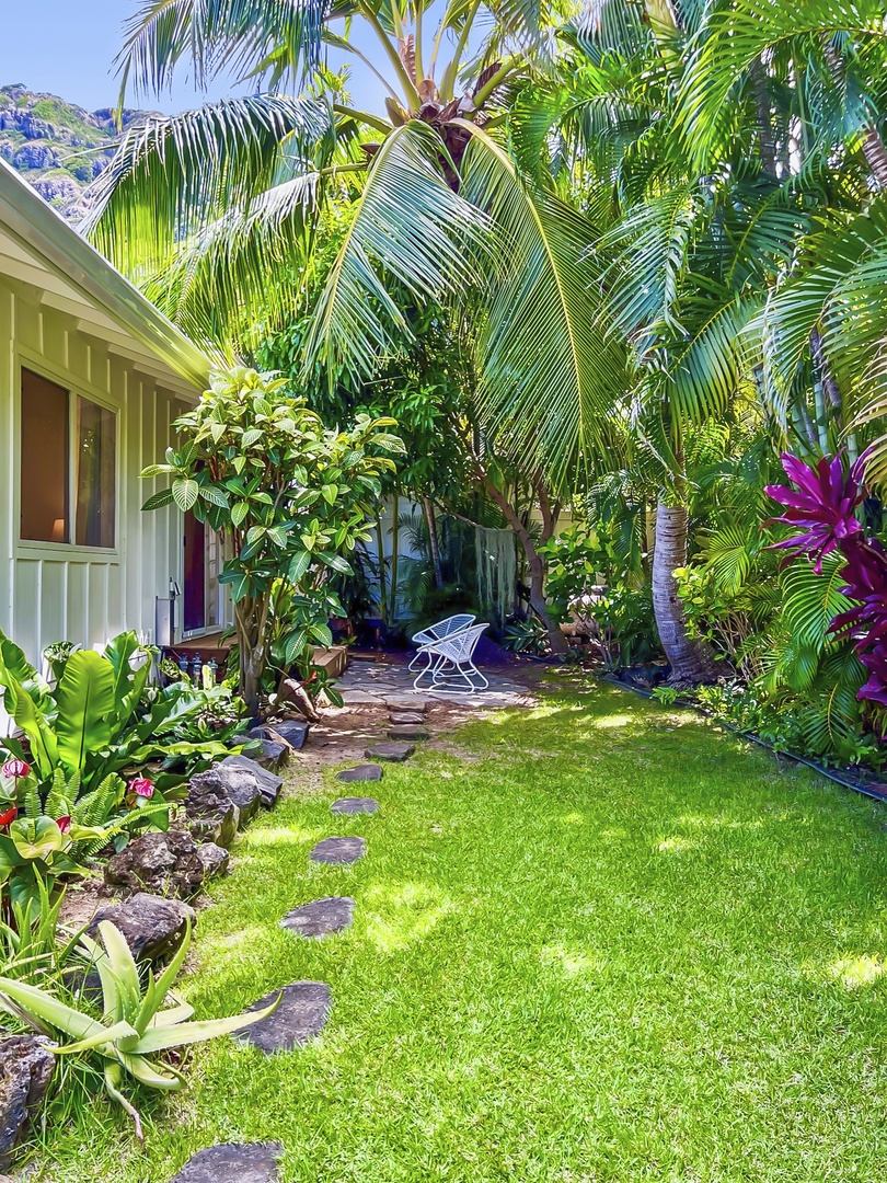 Kailua Vacation Rentals, Lanikai Ola Nani - Wander amidst the lush flora of our garden, a living testament to nature's artistry throughout your stay.