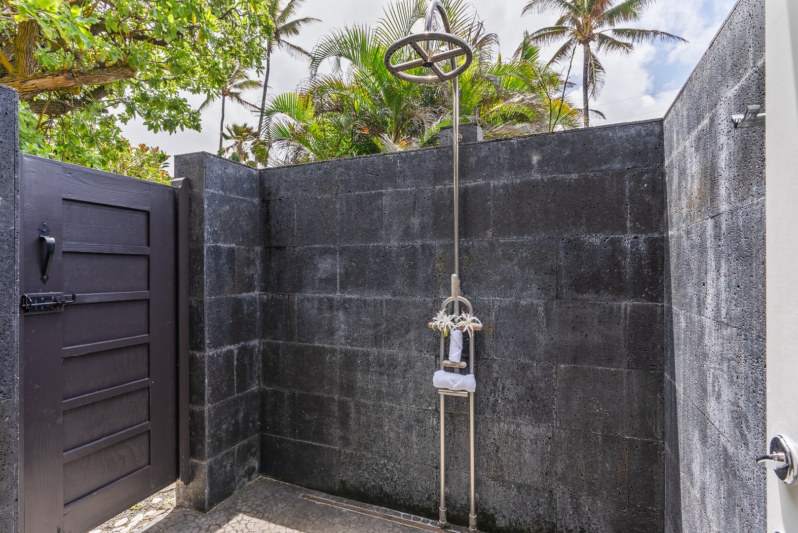 Laie Vacation Rentals, Laie Beachfront Estate - The outdoor walk-in shower.