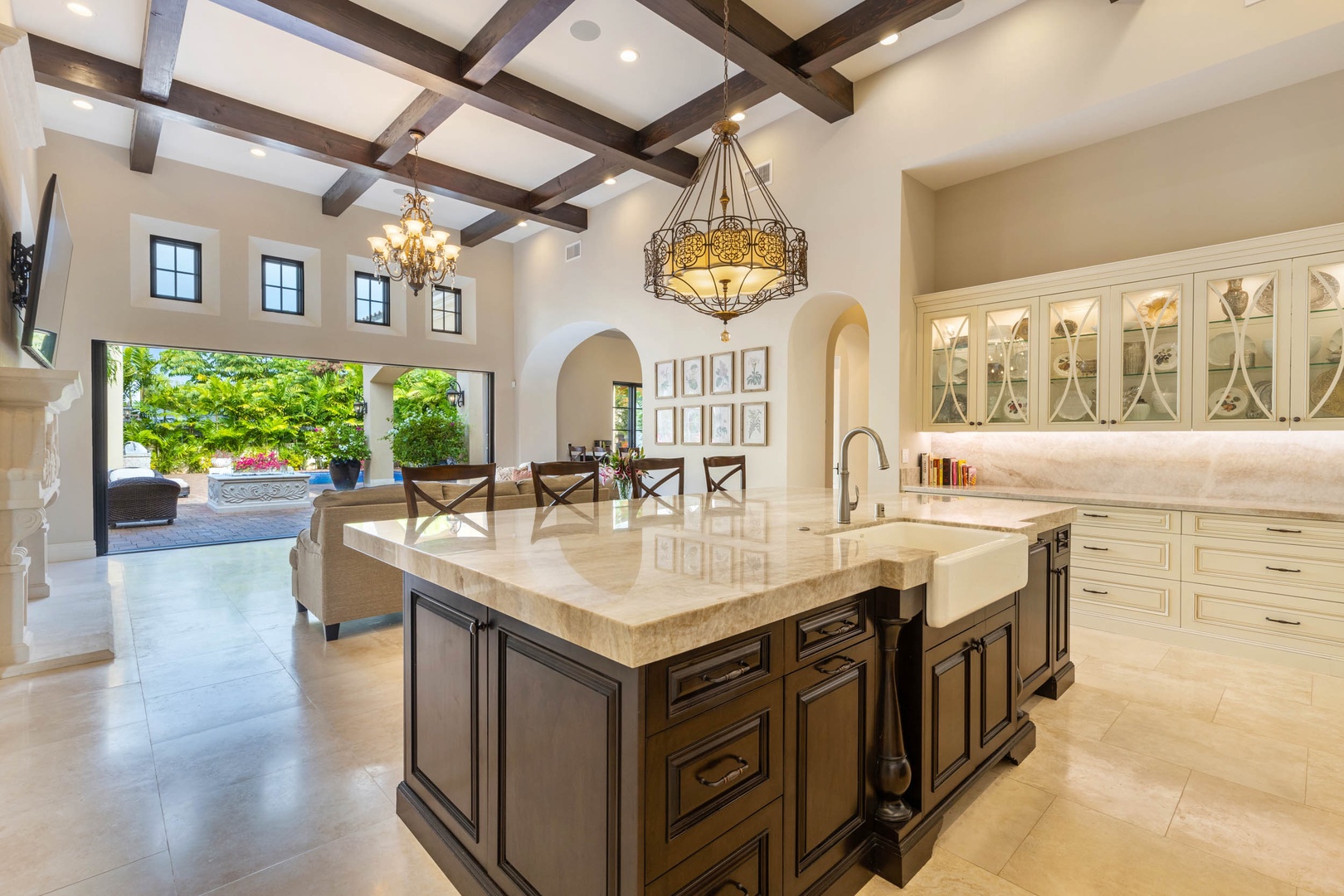 Honolulu Vacation Rentals, Royal Kahala Estate - The open floorplan connects lania, living, kitchen and dining for indoor-outdoor living.
