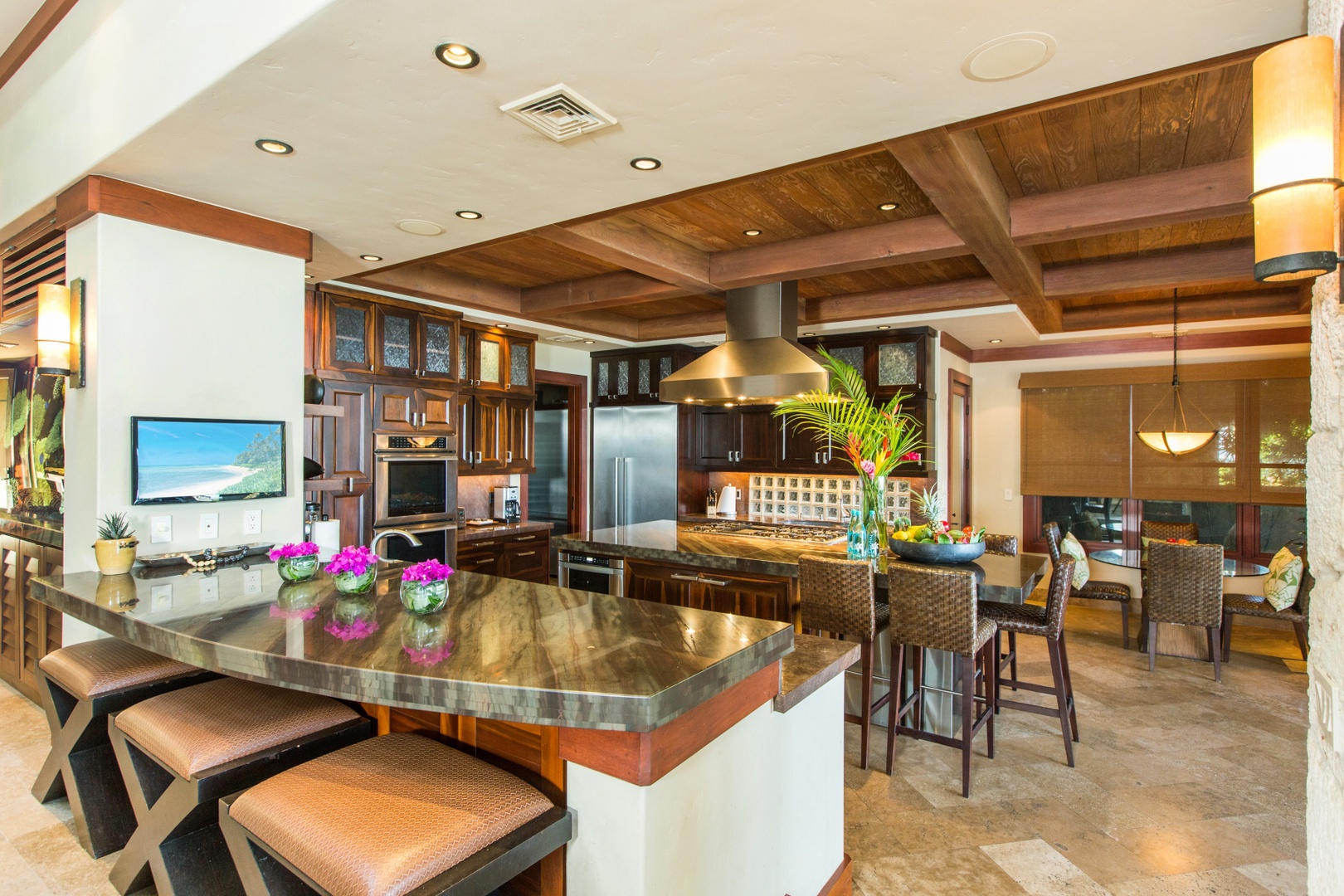 Honolulu Vacation Rentals, Royal Kahala Estate 4 Bedroom - Kitchen