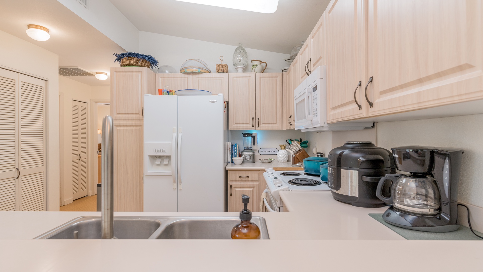 Kapolei Vacation Rentals, Fairways at Ko Olina 4A - The kitchen is the heart of the home.