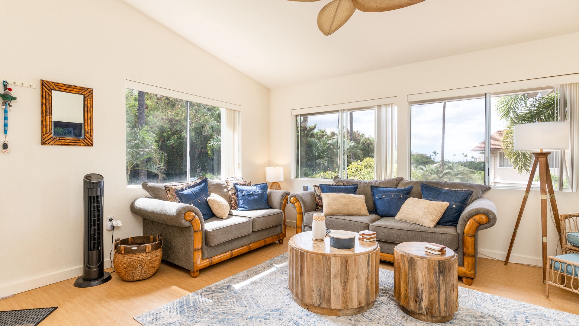 Kapolei Vacation Rentals, Fairways at Ko Olina 4A - The open living area is comfortably appointed with natural lighting.