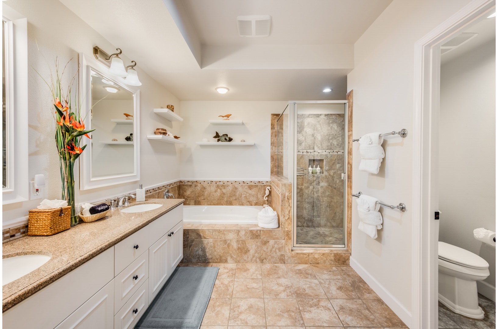 Kamuela Vacation Rentals, Kulalani at Mauna Lani 804 - A royal bathroom will be there for you at the end of a busy day