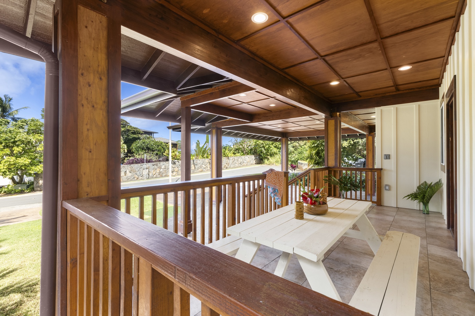 Haleiwa Vacation Rentals, Waimea Dream - A covered lanai downstairs is the perfect place for morning coffee.
