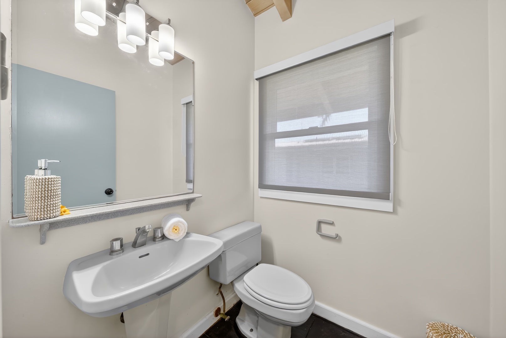 Haleiwa Vacation Rentals, Sunset Beach Hideaway - Freshen up in the clean and airy washroom with minimalist-style finishes.