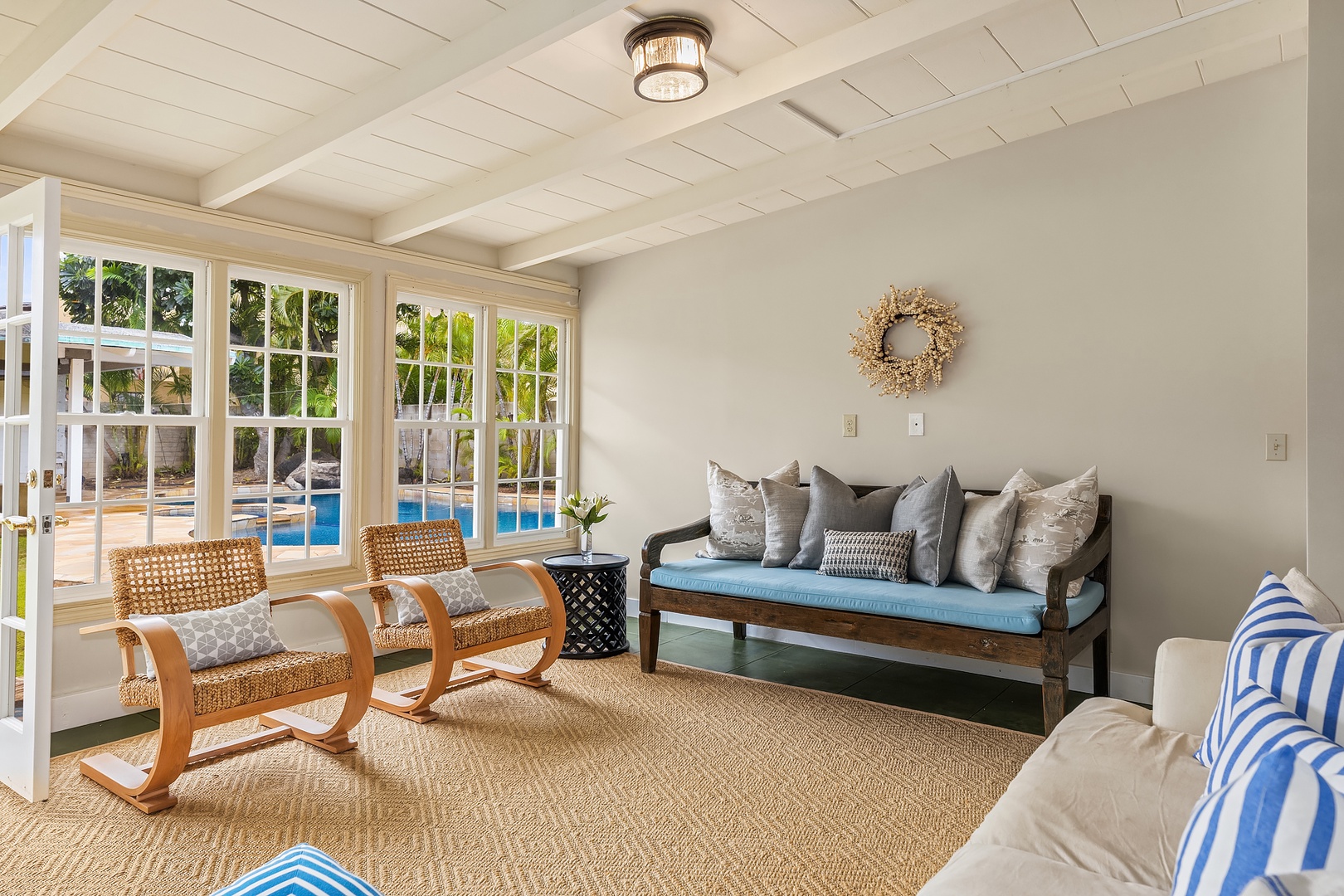 Honolulu Vacation Rentals, Kahala Seaside - Living Room