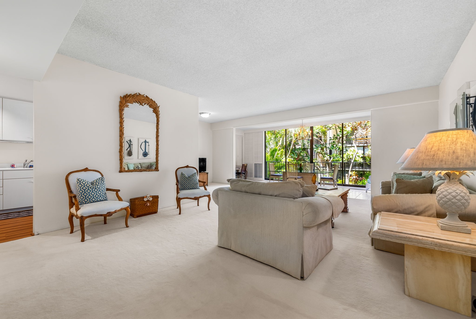 Honolulu Vacation Rentals, Kahala Beachfront Villa - Enjoy a cozy conversation in the living area.