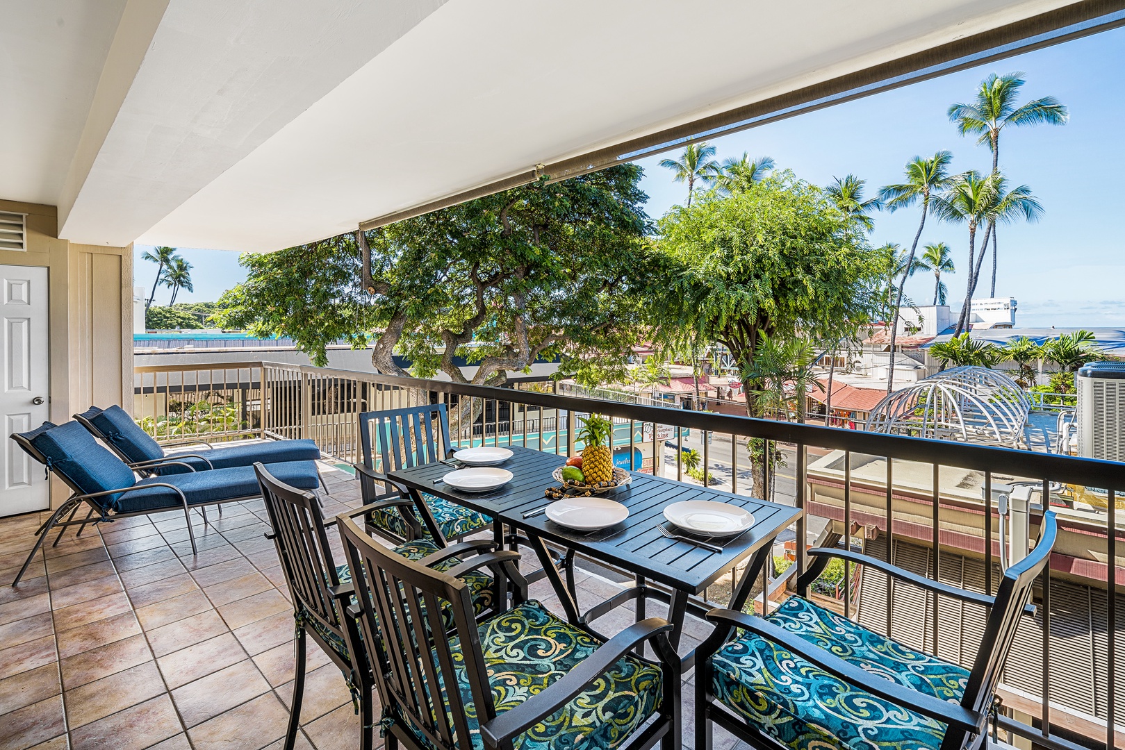 Kailua Kona Vacation Rentals, Kona Plaza 201 - Spacious wrap-a-round Lanai with room for all!