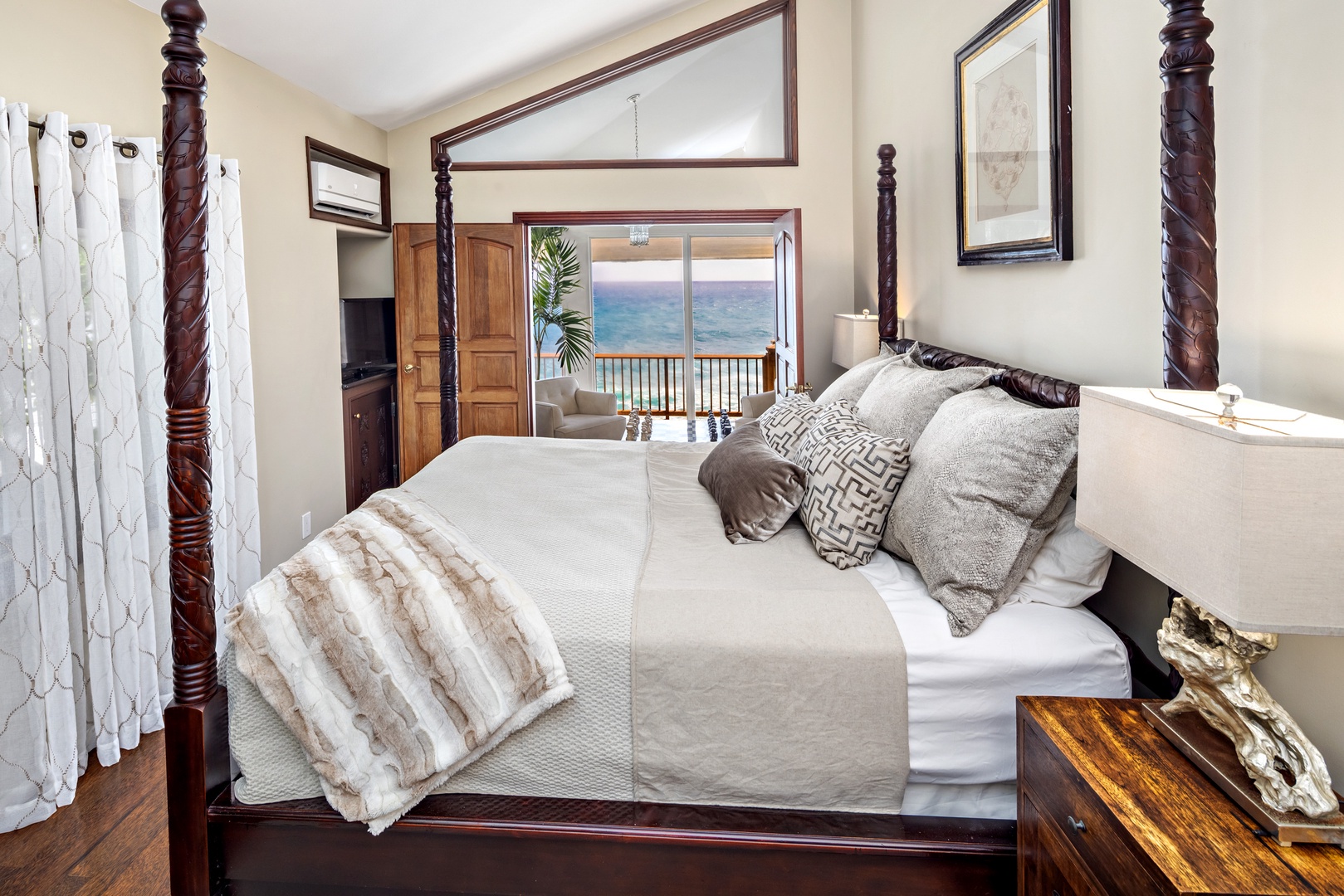 Honolulu Vacation Rentals, Kaiko'o Villa** - Ocean view from the third bedroom