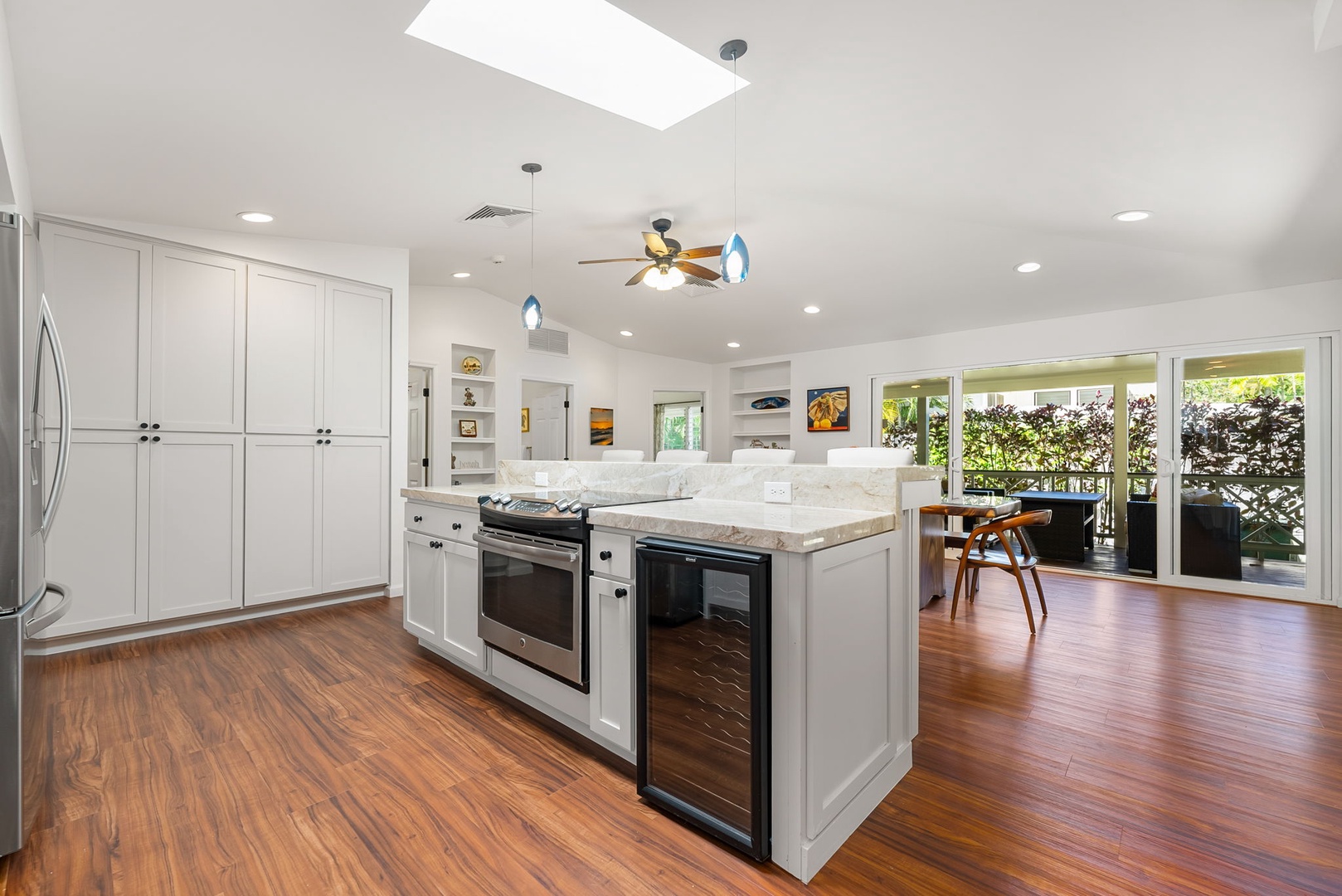 Kailua Vacation Rentals, Nohie Lanikai - Enjoy cooking together in this fully equipped kitchen with ample counter space.