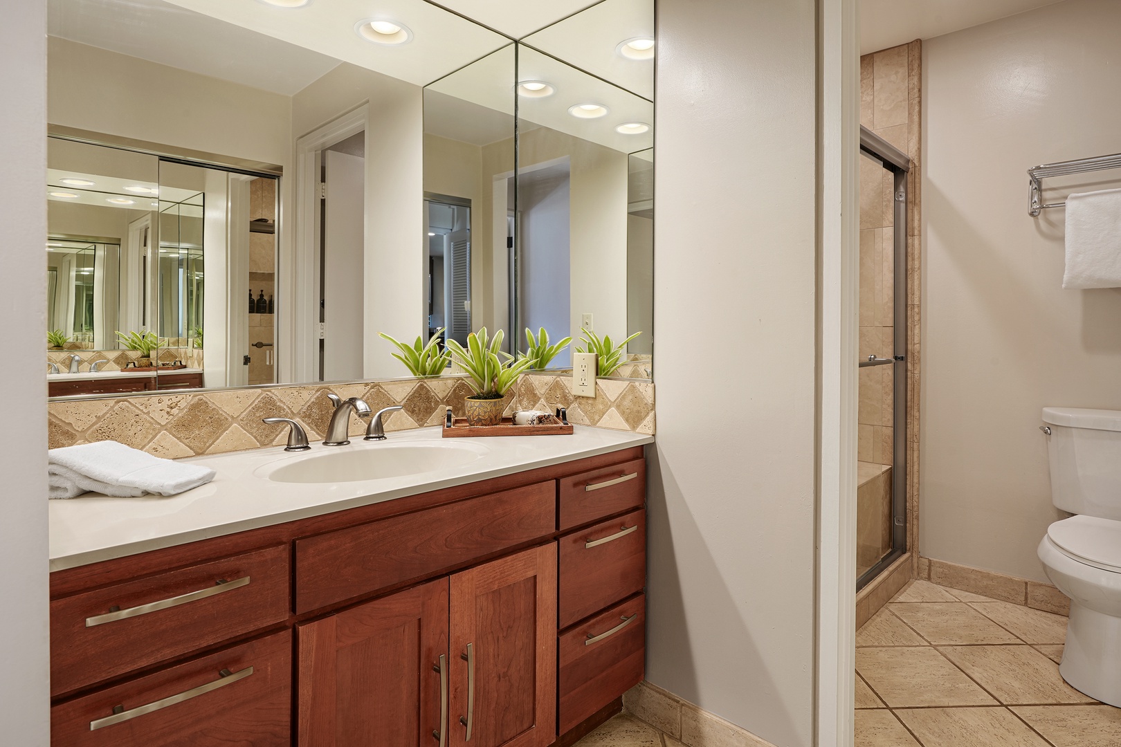 Princeville Vacation Rentals, Hanalei Bay Resort 4302/3 - Freshen up in the modern bathroom with dual sinks and elegant fixtures.