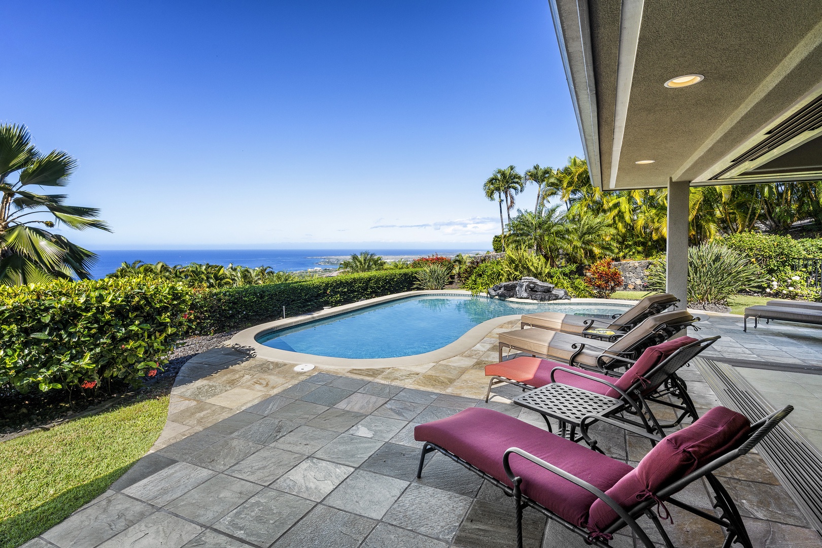 Kailua Kona Vacation Rentals, Hale Aikane - Open pocket doors stretch nearly the entire length of the living room