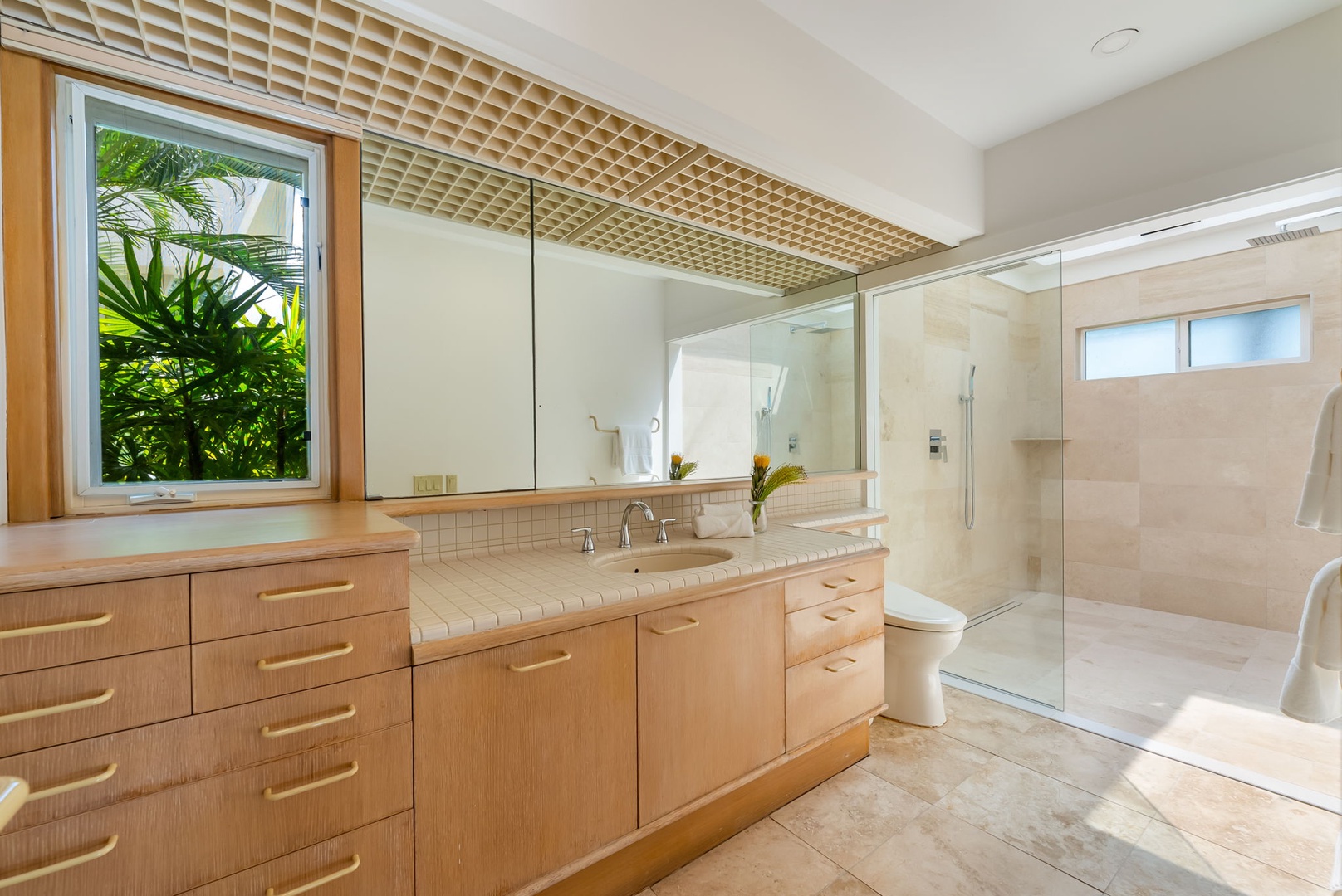 Honolulu Vacation Rentals, Luxury Golf Course Retreat in Kahala - 1077 Waiholo* - 