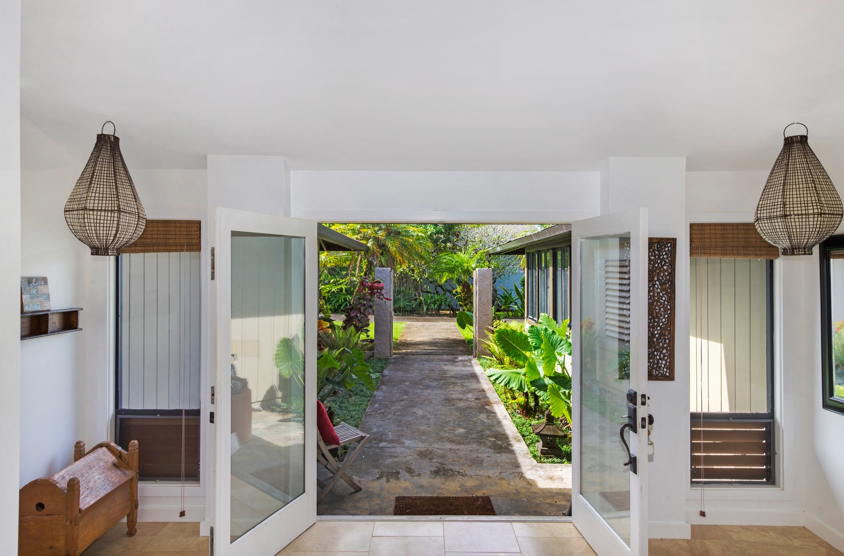 Princeville Vacation Rentals, Luana Hale - Beautiful Double-Door Entry Foyer