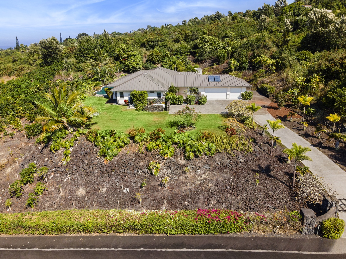 Kailua Kona Vacation Rentals, Piko Nani - Street view of Piko Nani