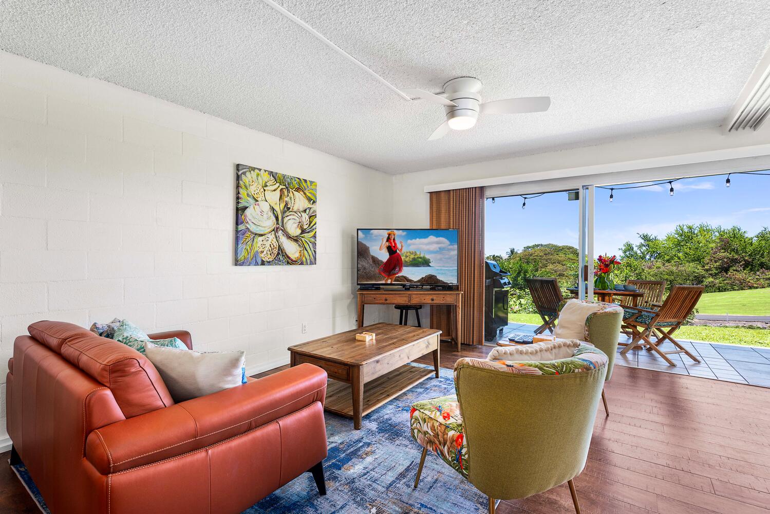 Kailua Kona Vacation Rentals, Keauhou Akahi 302 - Enjoy your favorite shows on the smart TV w/ Basic Cable.