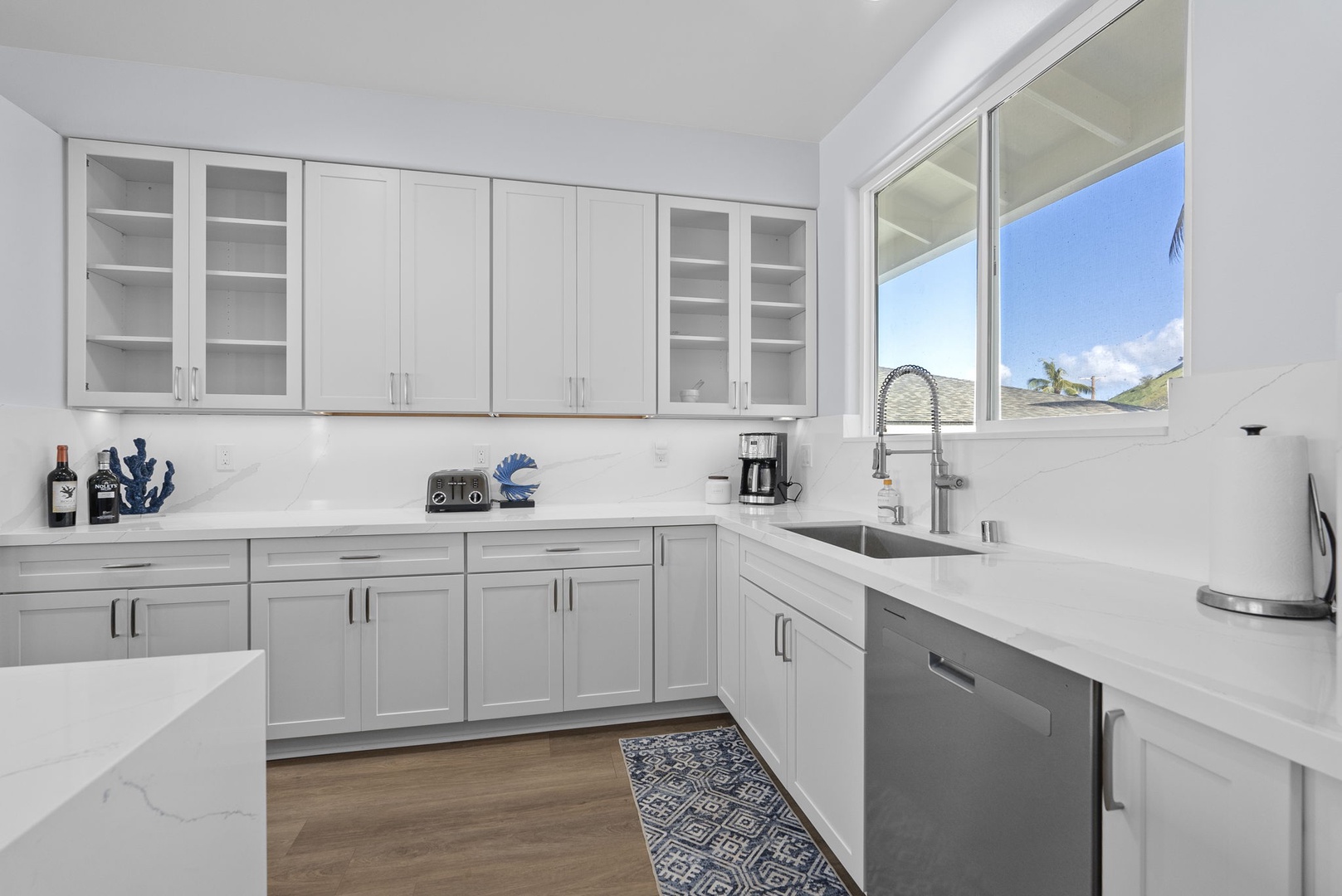 Waianae Vacation Rentals, Oceanfront Luxury Dream Estate - White-on-white design highlights the open sink station with natural light and ocean breeze.