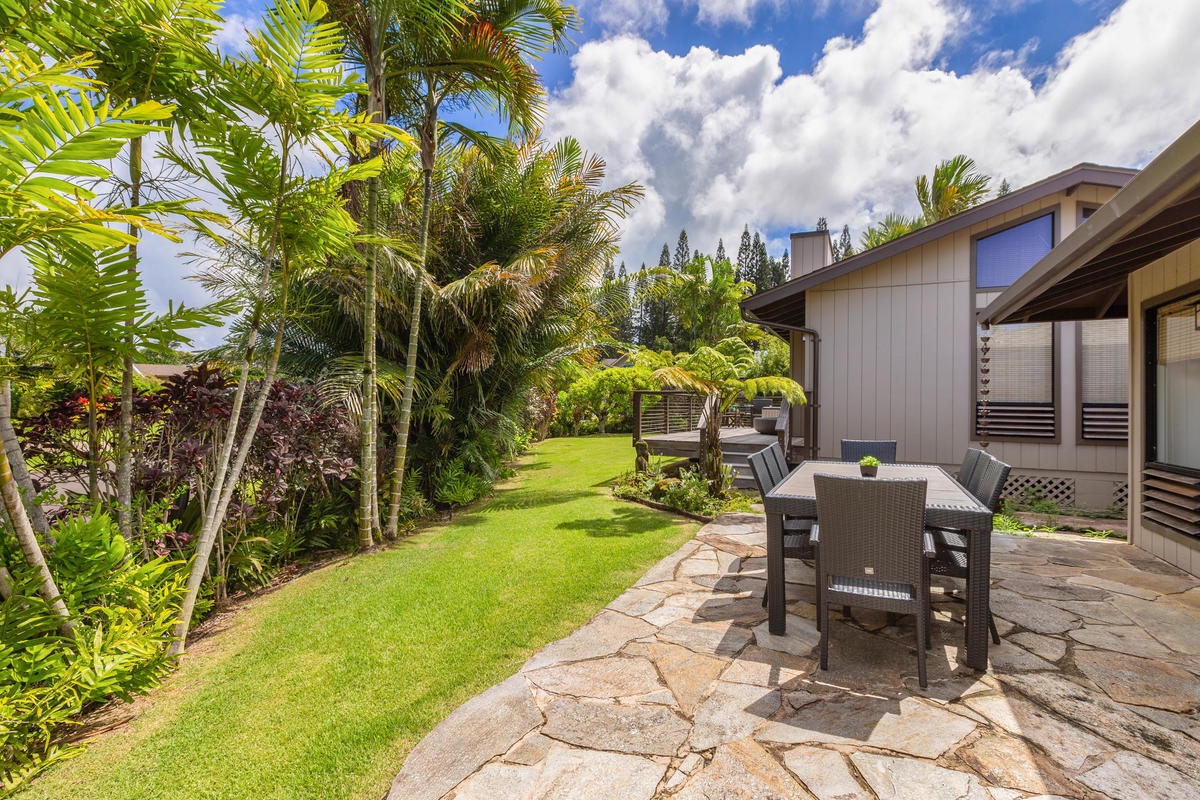 Princeville Vacation Rentals, Luana Hale - Outdoor dining space