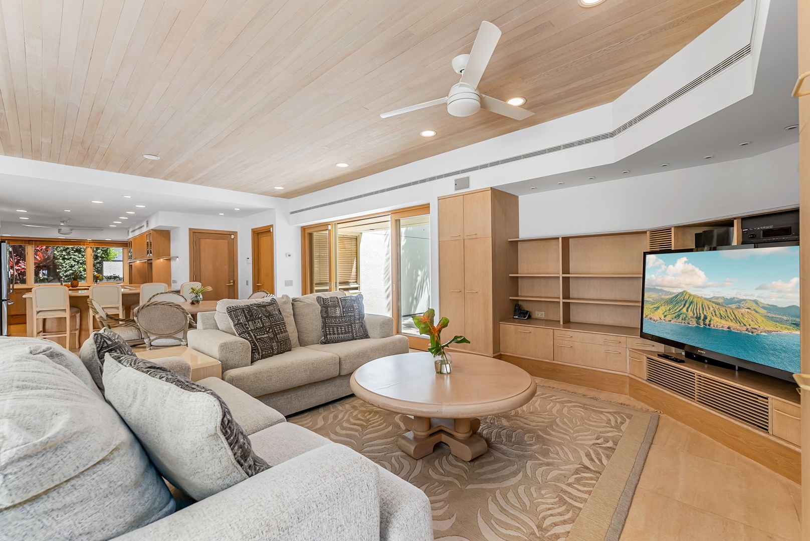 Honolulu Vacation Rentals, Luxury Golf Course Retreat in Kahala - 1077 Waiholo* - 