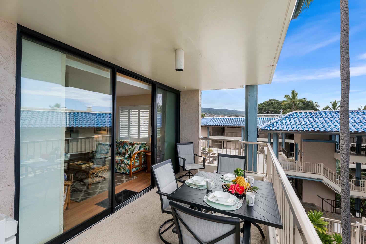 Kailua Kona Vacation Rentals, Kona Reef F11 - Seamless indoor-outdoor living.