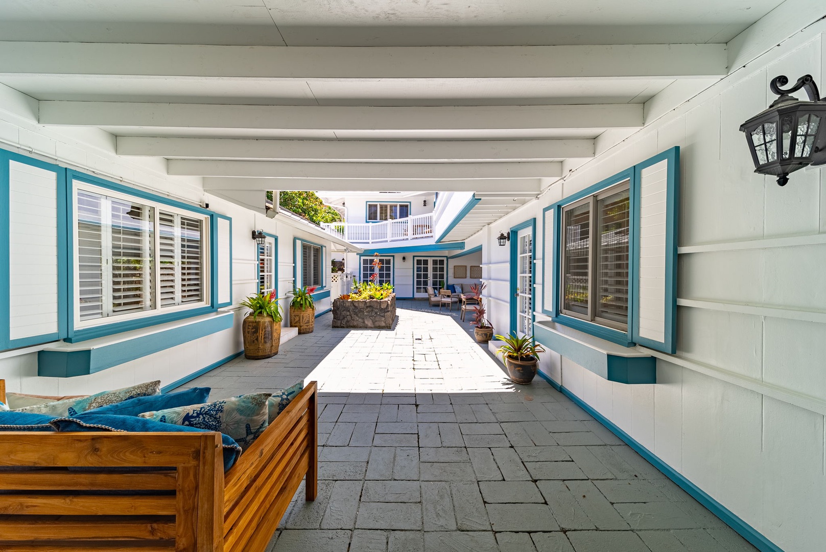 Waimanalo Vacation Rentals, Mana Kai at Waimanalo - Center courtyard