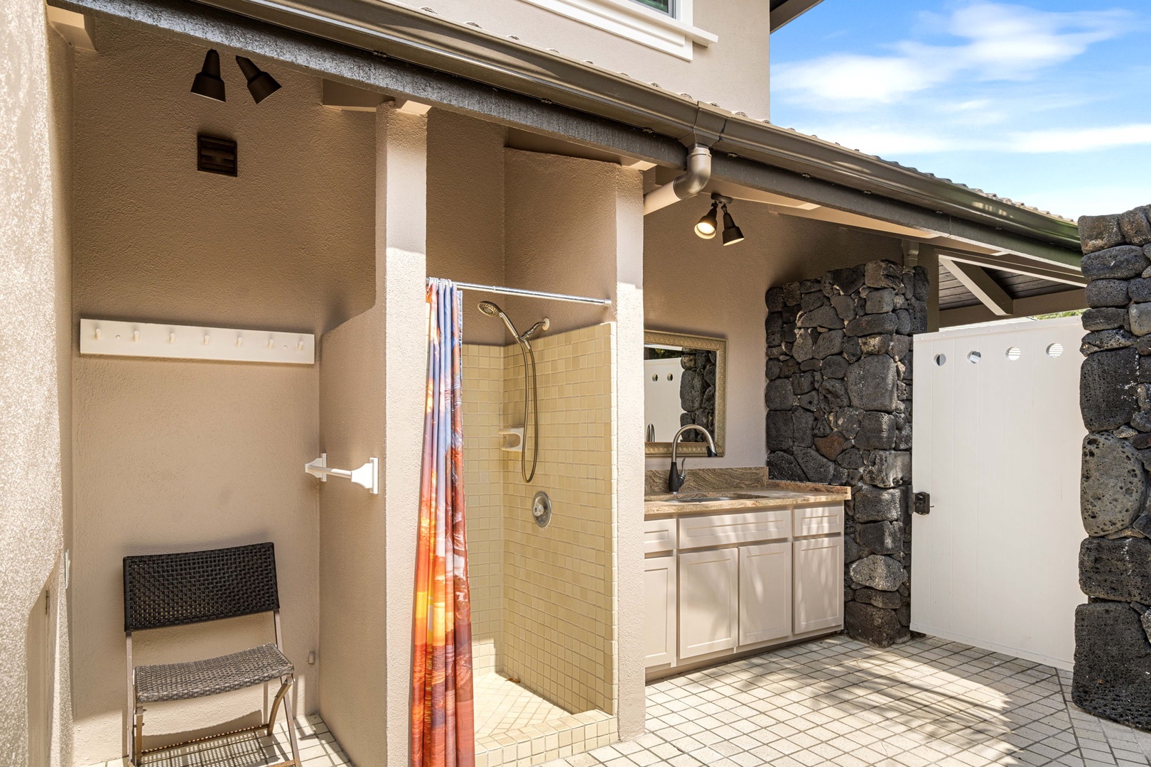 Kailua Kona Vacation Rentals, Ali'i Point #9 - Outdoor shower and laundry sink area