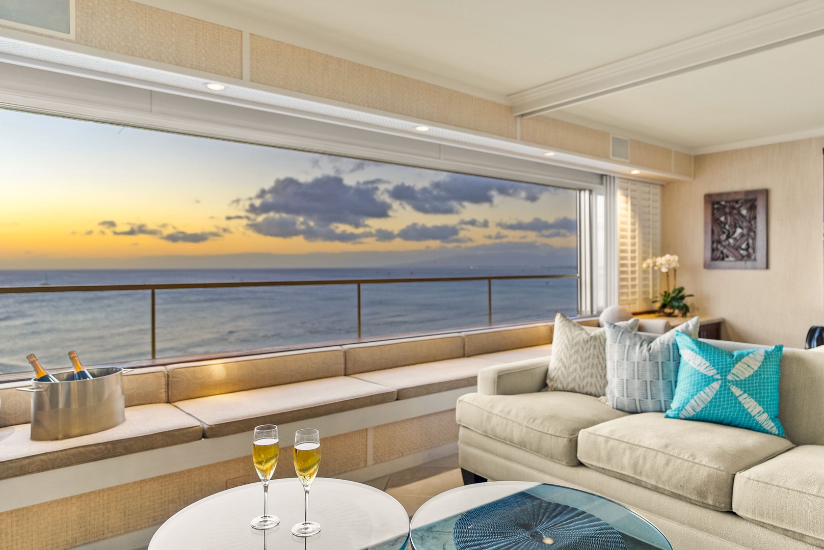 Honolulu Vacation Rentals, Hale Kaimana - Elegant setting with oceanfront views to relax and enjoy.