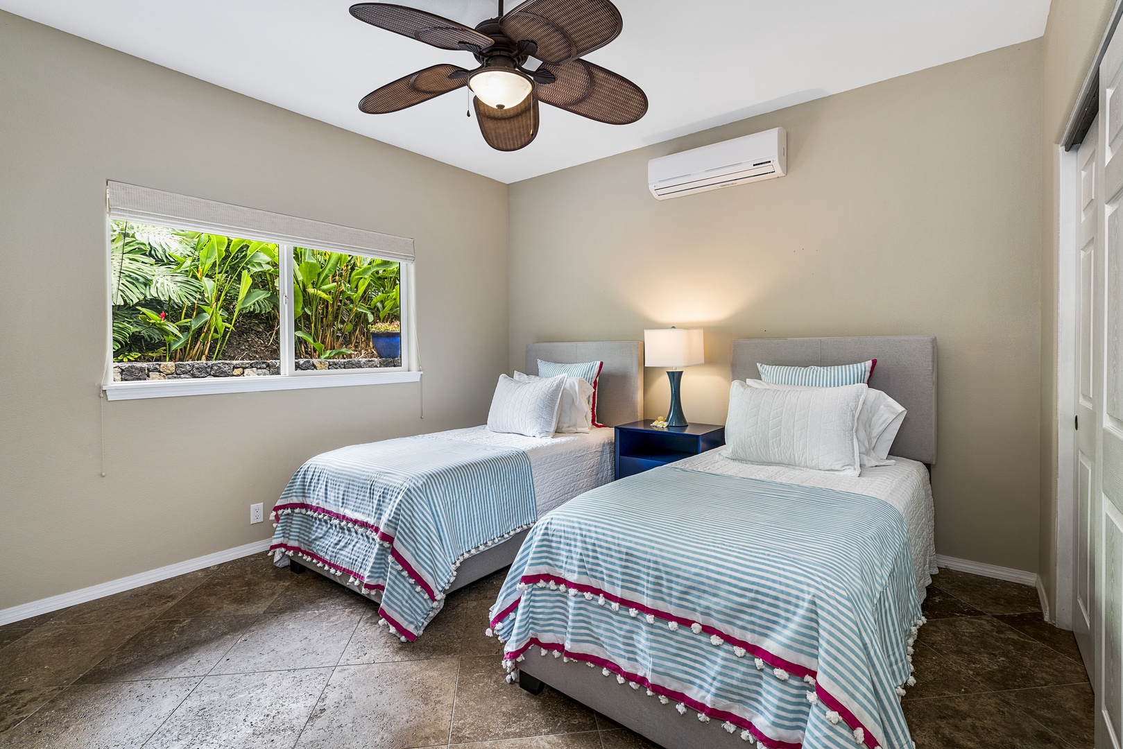Kailua Kona Vacation Rentals, Sunset Hale - Ideal for families or friends, this twin bedroom includes A/C and views of the lush garden canopy.